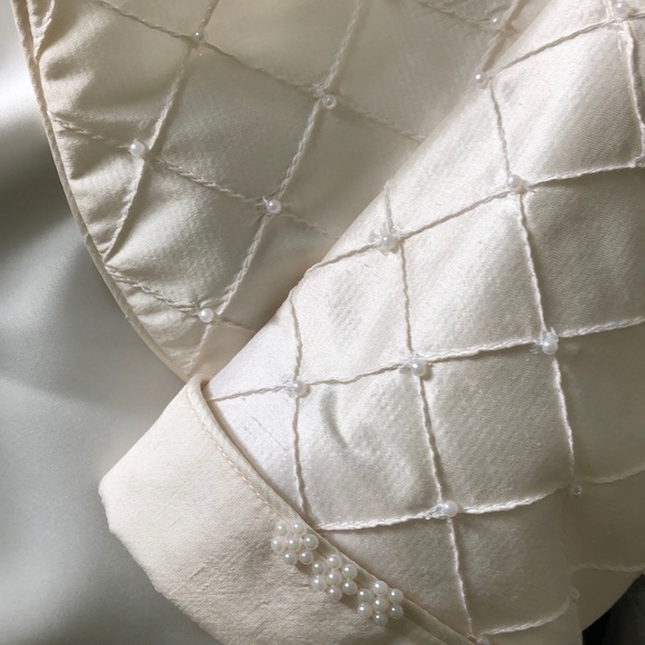 Raw silk and pearls, the ultimate elegance - Picture 2 of 3